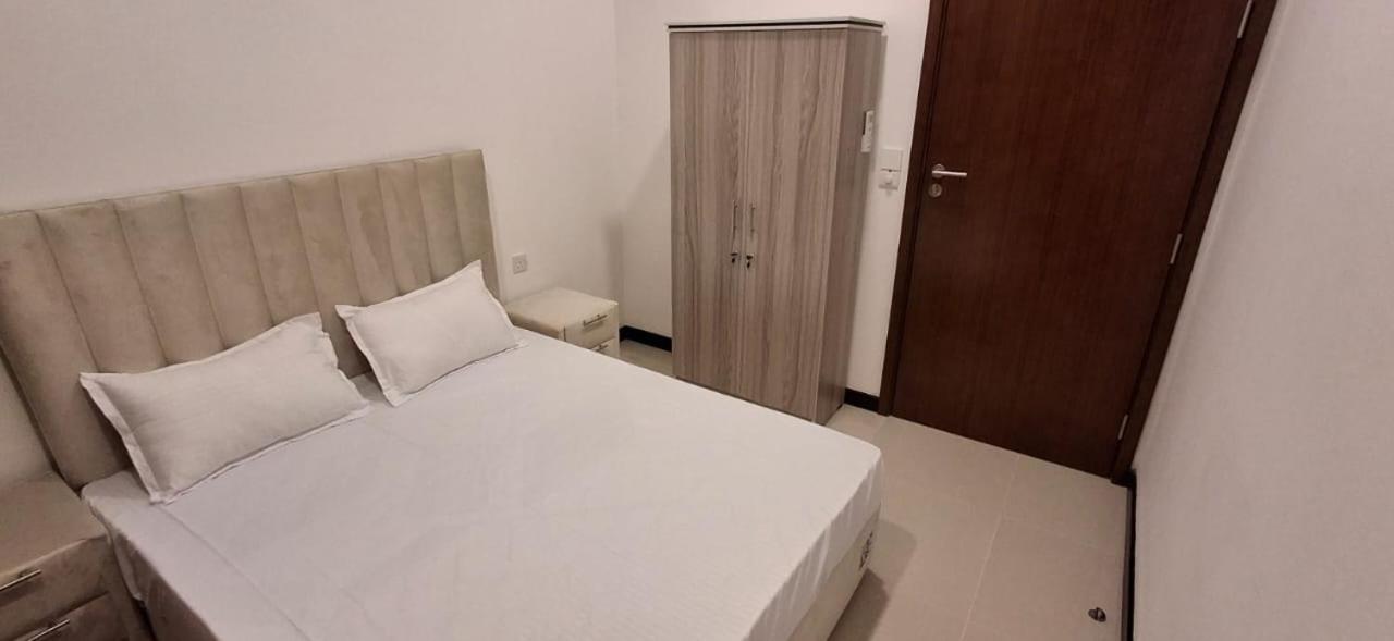 Apartment The Anchorage Grand At Tri-zen 02 *
