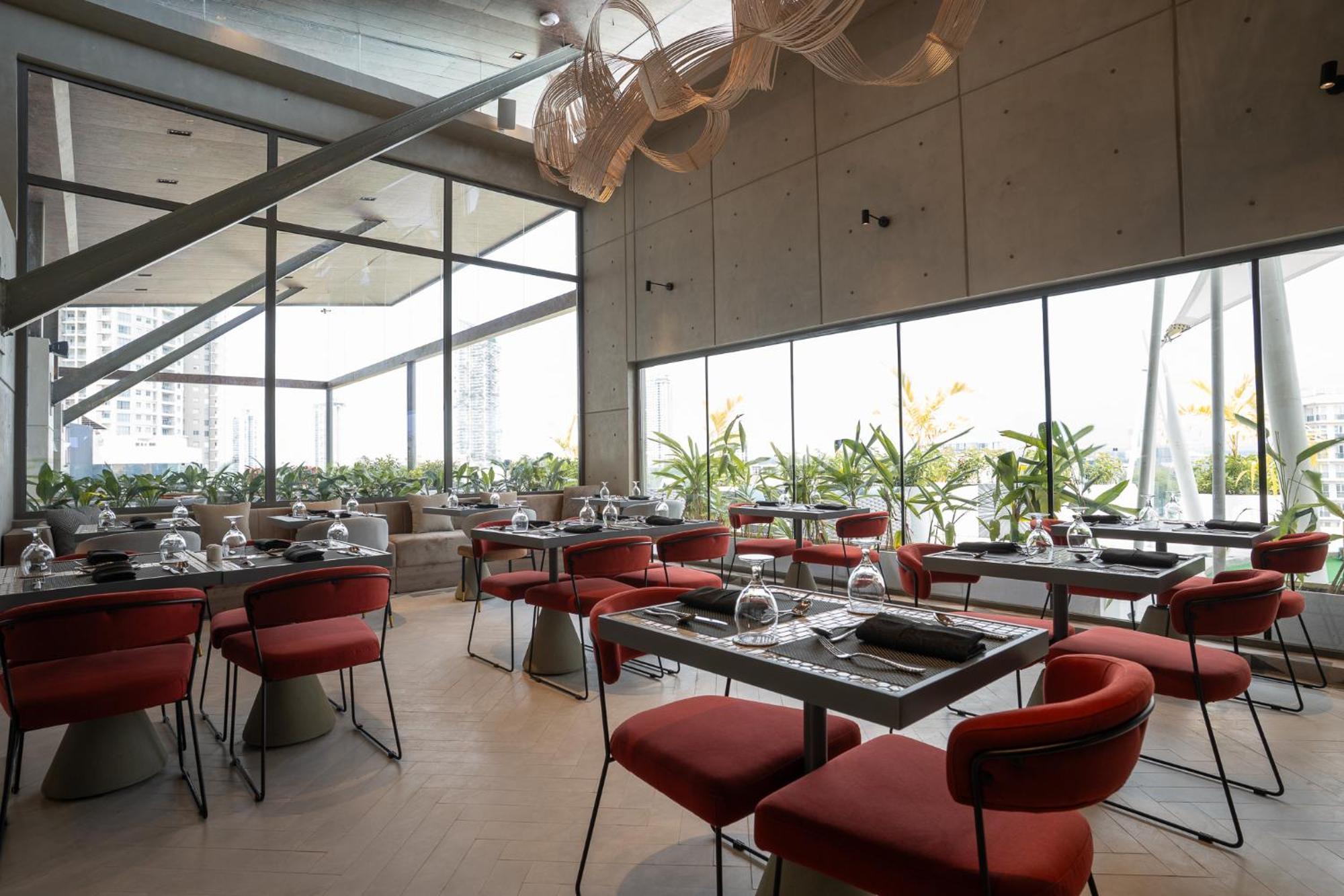 Sesaya Poshtel & Bistro Hotel 4*