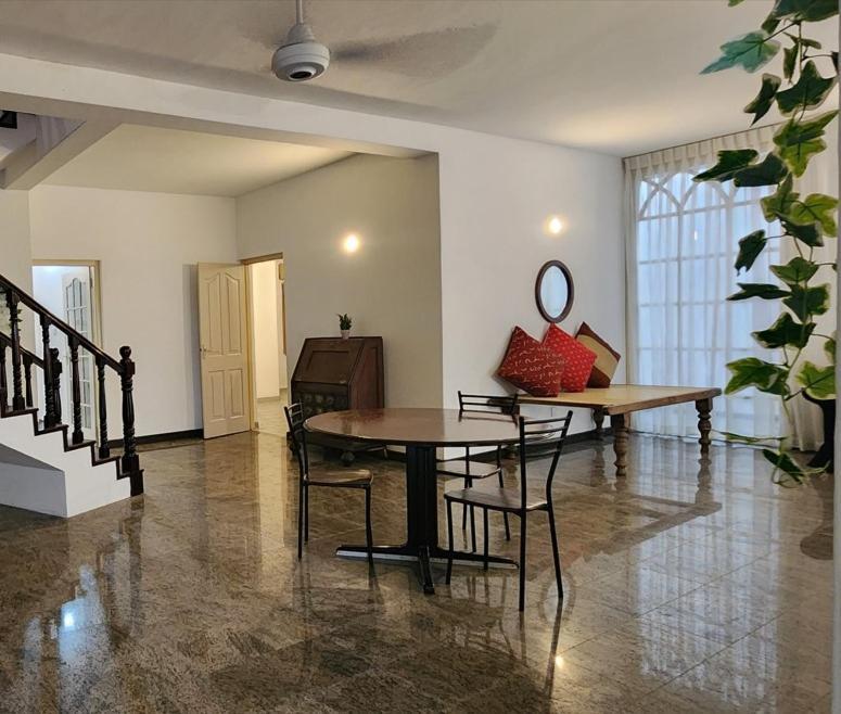 Aaram House * Colombo