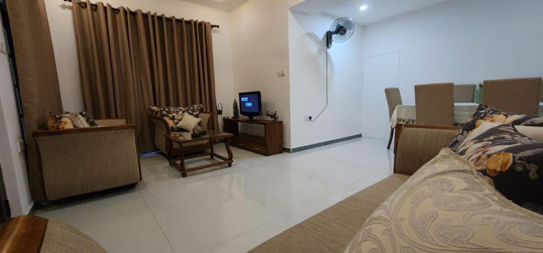Fairfield Villa *