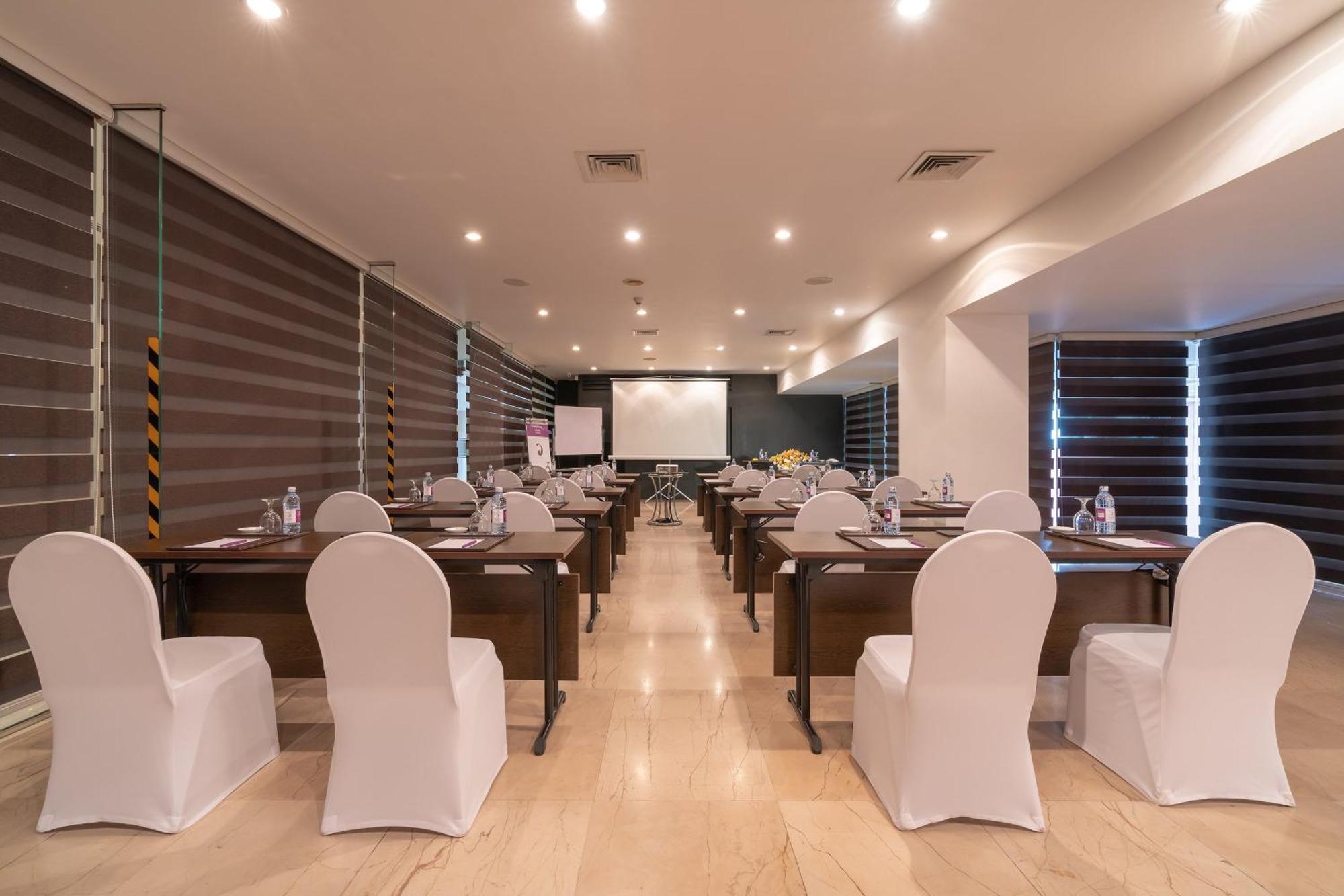 Cinnamon Grand Hotel 5*
