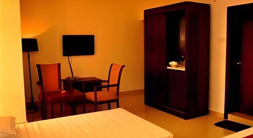 Sai Sea Hotel 3*