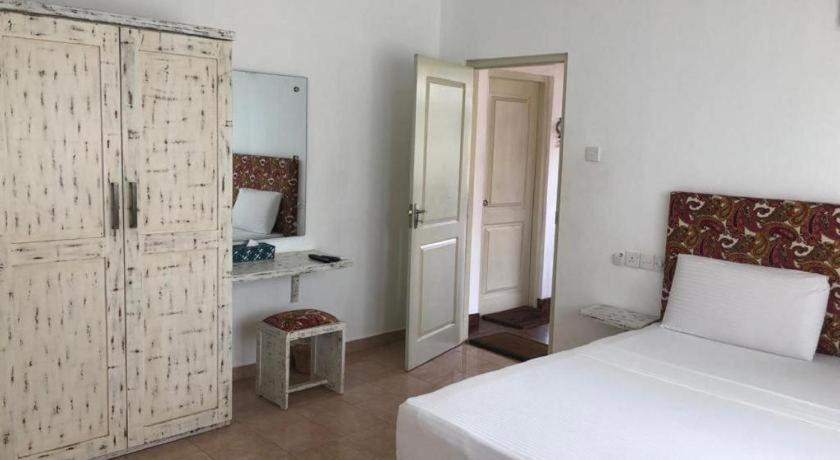 C J Resort Epamulla