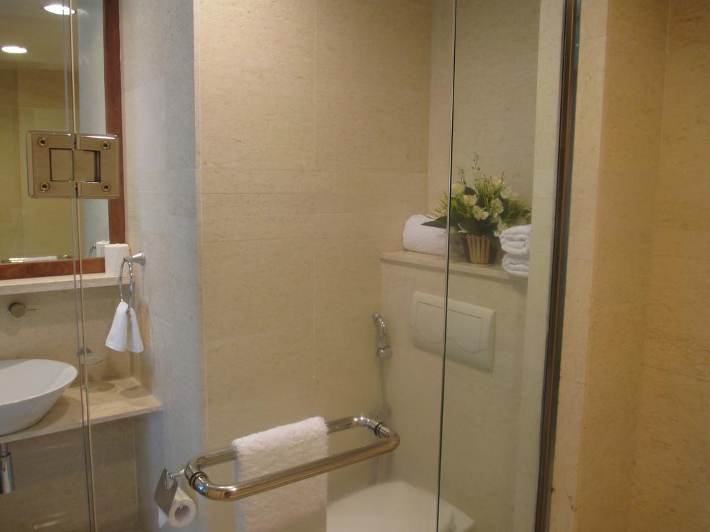 Monarch Bold Apartment
