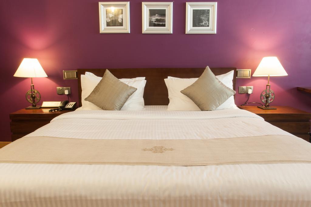Court & 4* Colombo