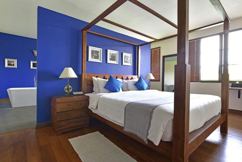 Hotel Court & 4*