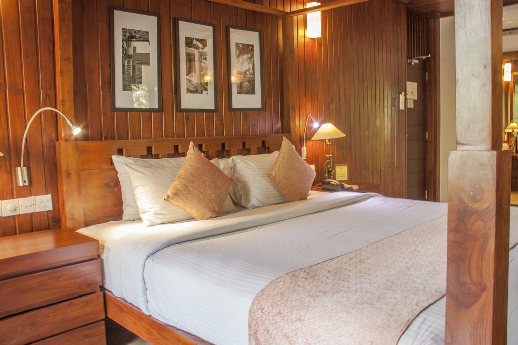 Hotel Court &