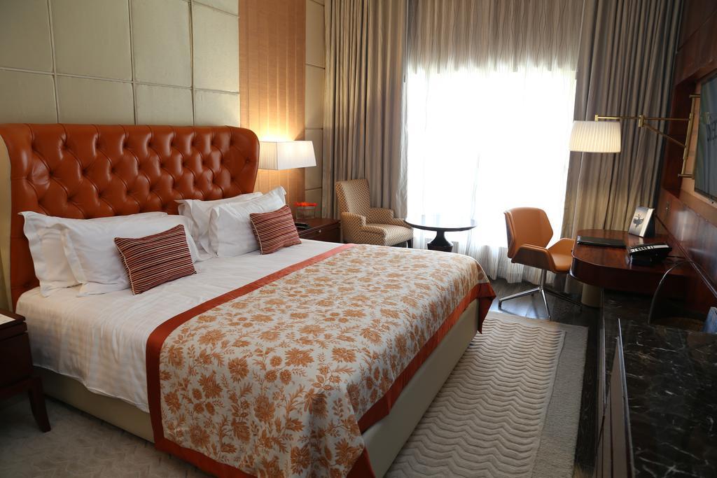 Taj Samudra, Hotel