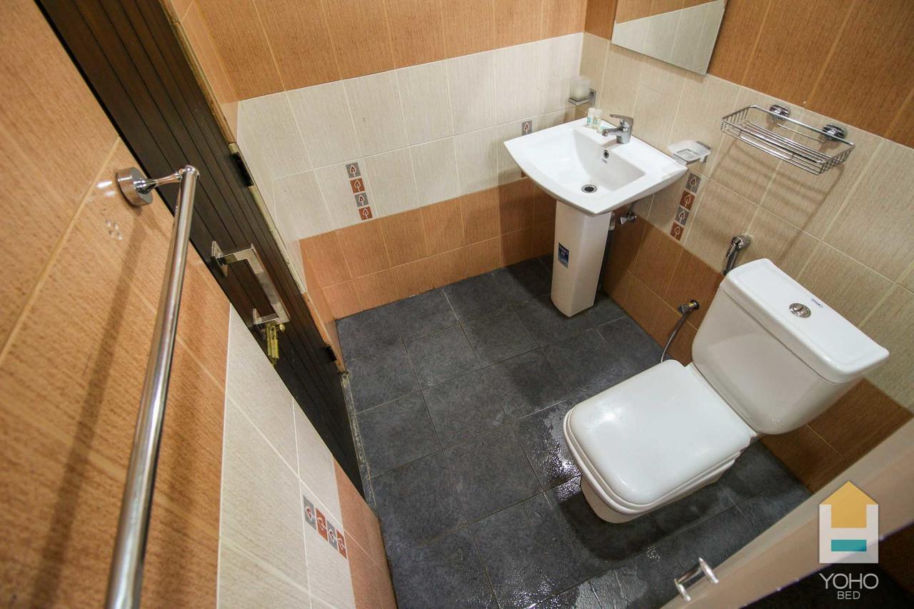Yoho Solid Borella Hotel