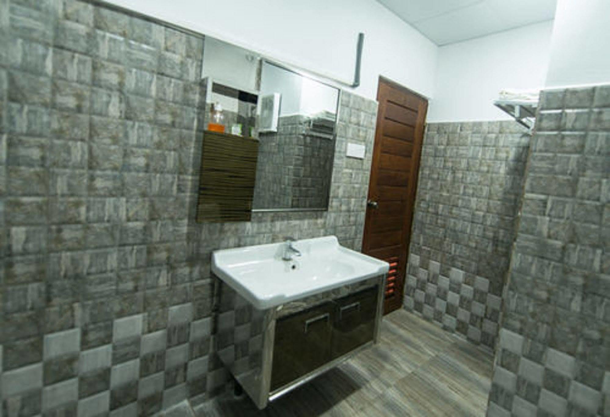 Bed & Breakfast Metro 3*