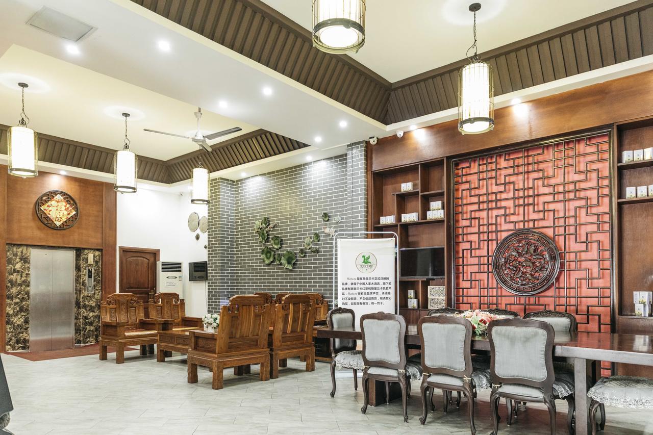 Hotel China Manor & Restaurant