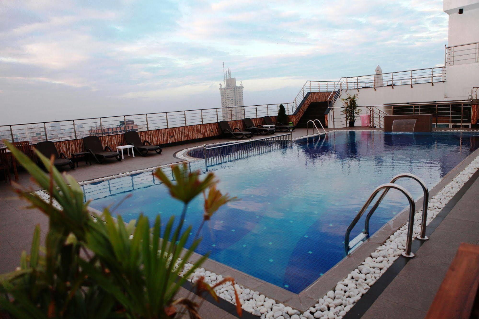 Pearl Grand 4*