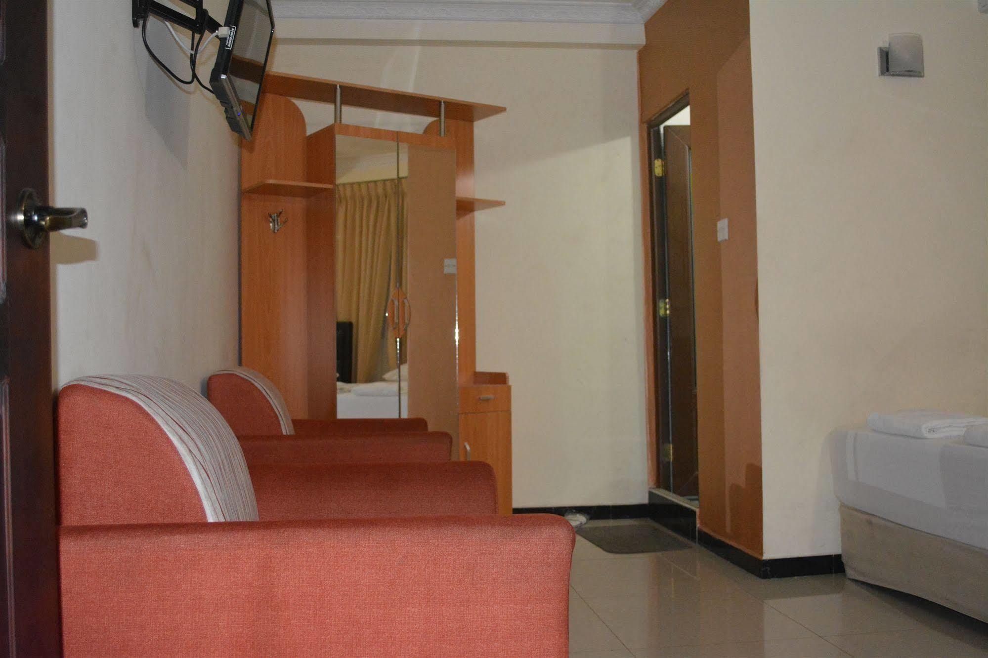 Hotel Saasha 2*