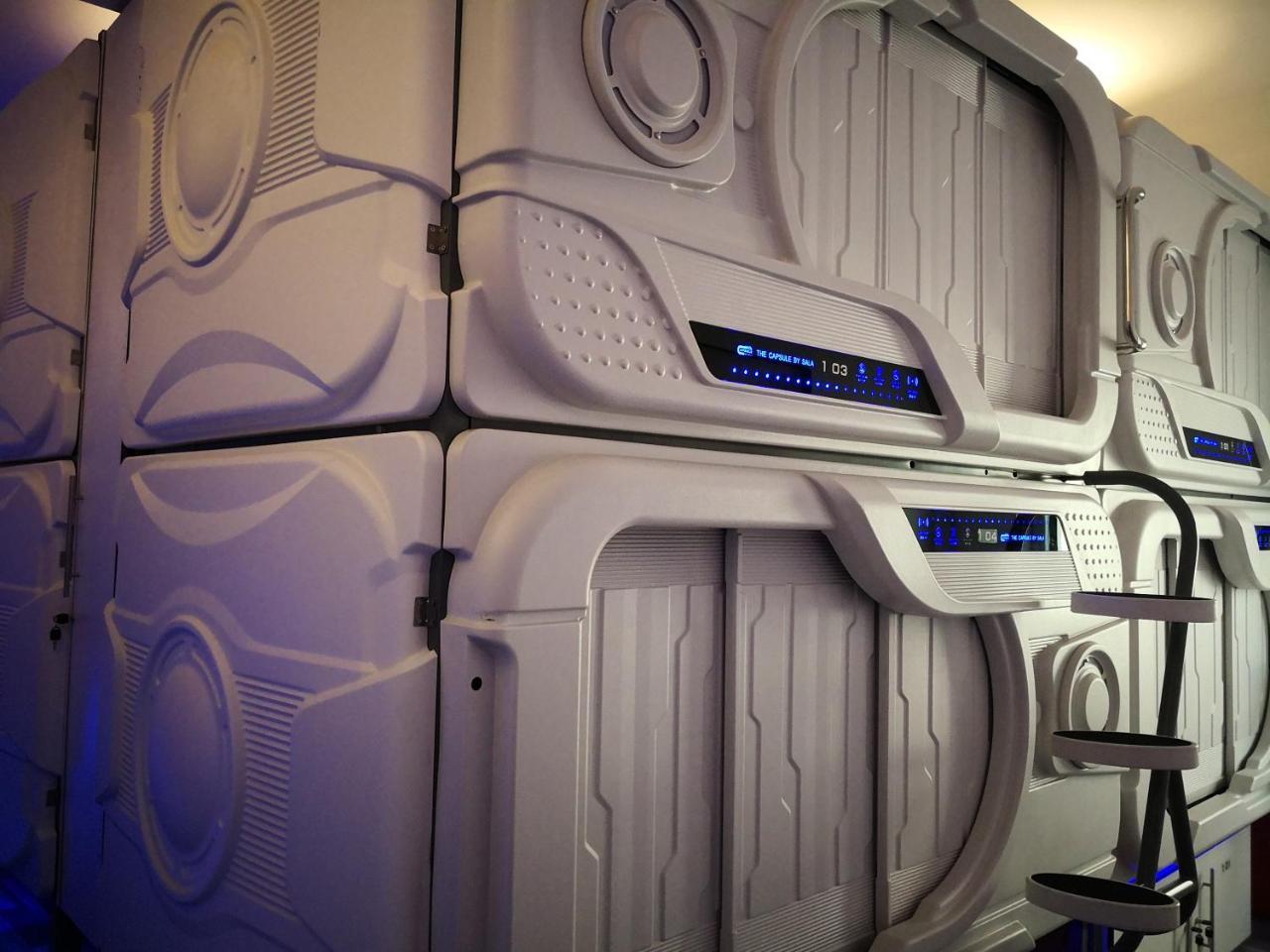 The Capsule Capsule hotel 2*