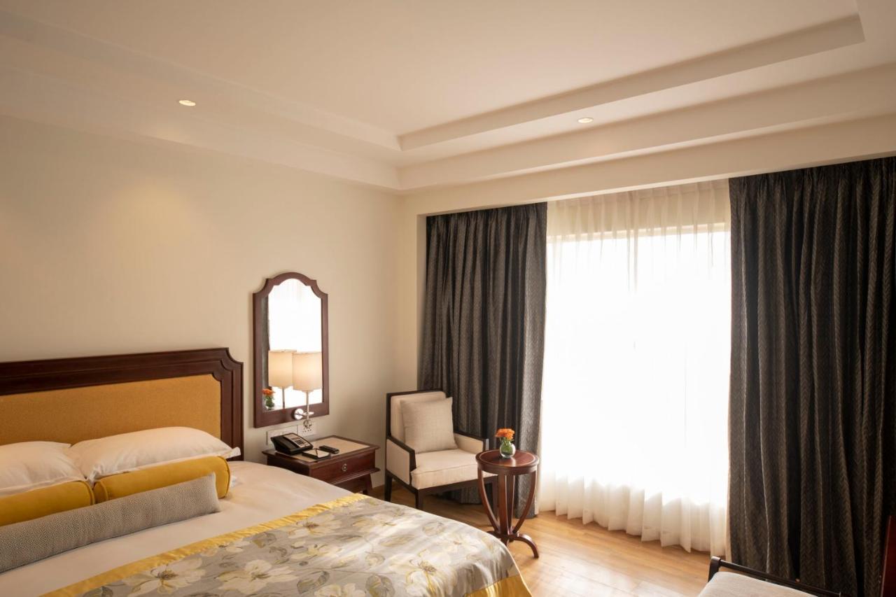Taj Samudra, Hotel