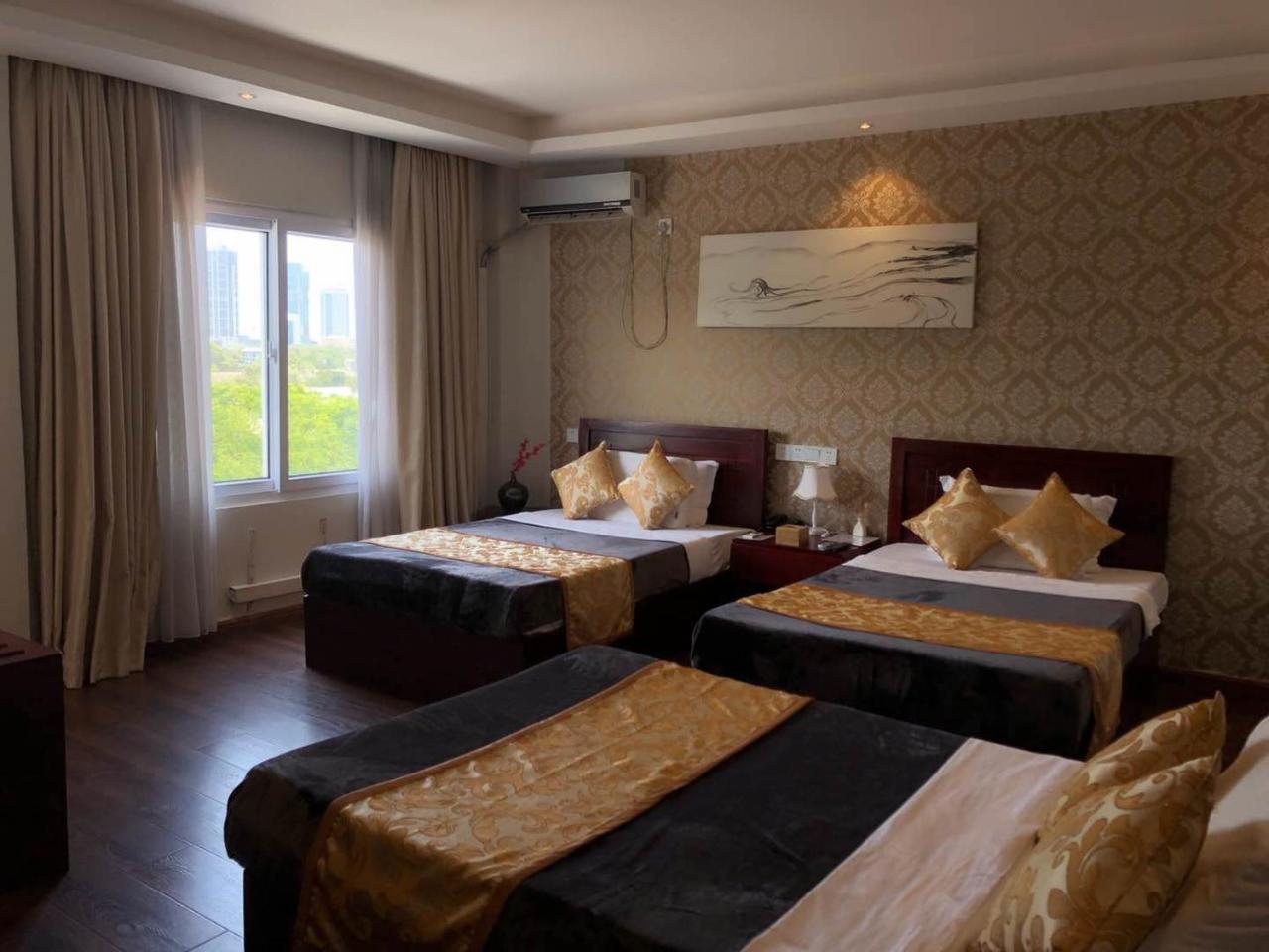 China Manor & Restaurant 3*
