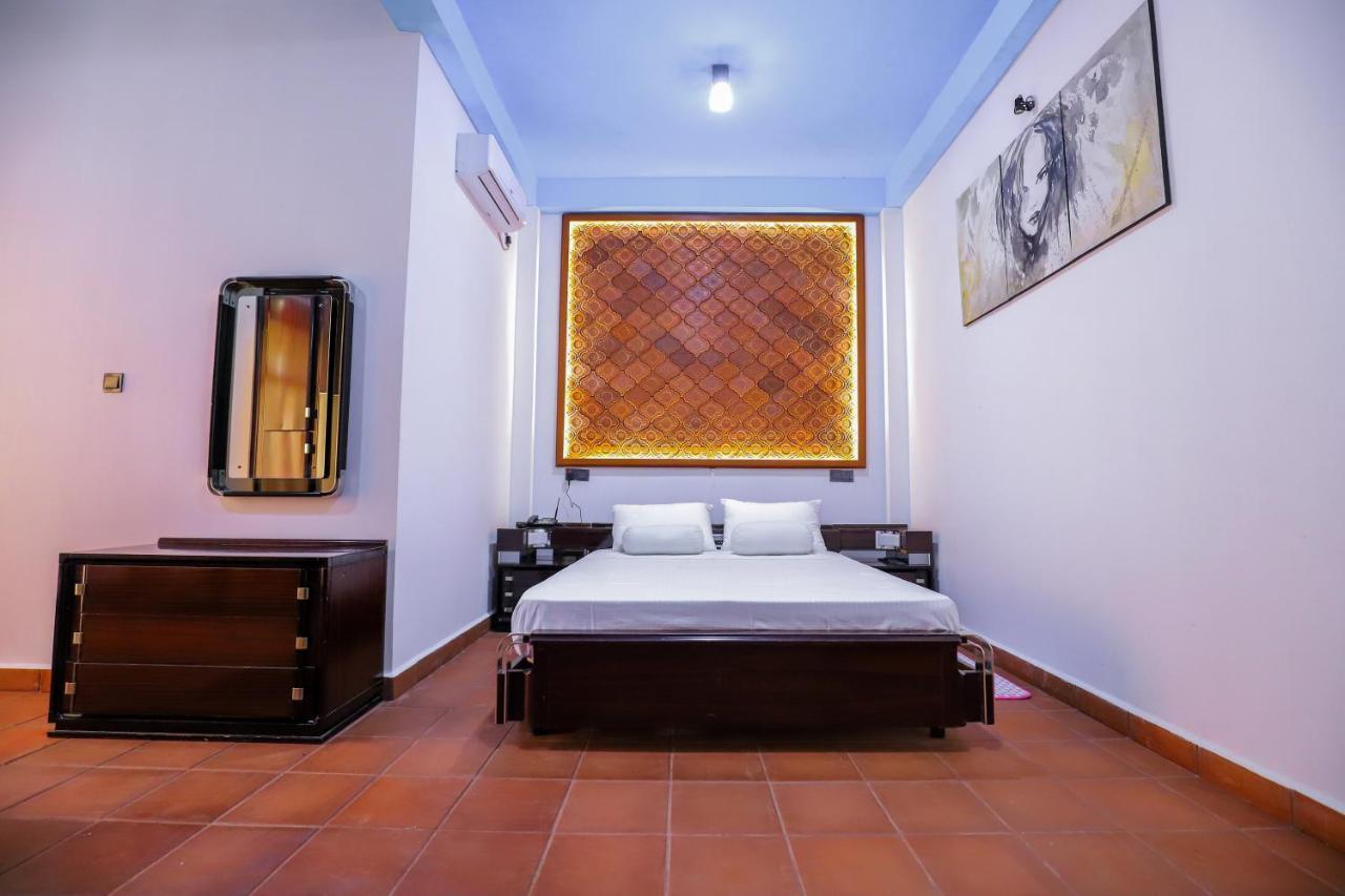 Villuwa Padukka Hotel Colombo
