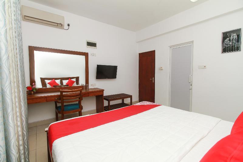 Oyo 126 Reliance Hotel