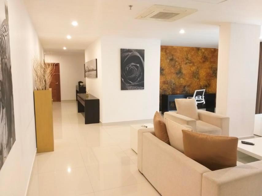 Platinum One - Private At #1 Bagatalle Road, Unit 7-1 3