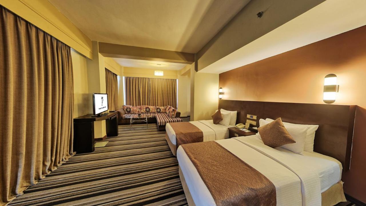 Pearl Grand 4*