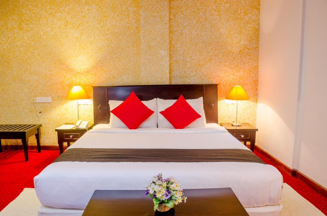 Opulent River Face Hotel 2*