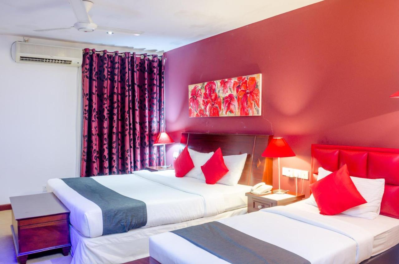 Hotel Opulent River Face