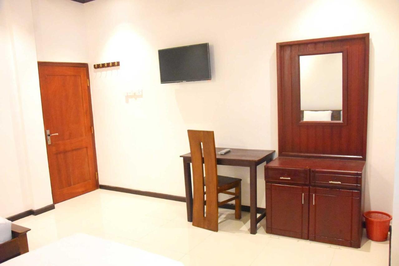 J Guest Guest house *
