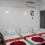Wish Residence Seaside, Near Durdans & Vasan Eye Care Hospital, Colombo 3