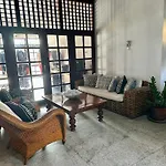 Hotel 106