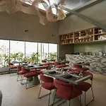 Sesaya Poshtel & Bistro