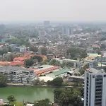 Stylish & Cozy High-Rise Colombo Retreat - Sennrise
