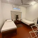 3 Bedrooms Holiday Home In Colombo 06