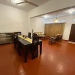 3 Bedrooms Holiday Home In Colombo 06