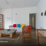 Colombo 7 - A Charming White Room