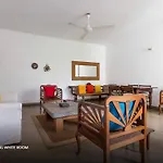 Colombo 7 - A Charming White Room