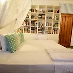 Yoho Charming White Room