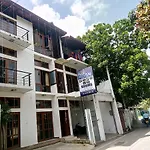 Hotel Blue Moon