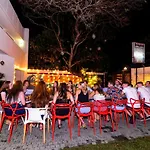 Hangover Hostels Signature @ Colombo City
