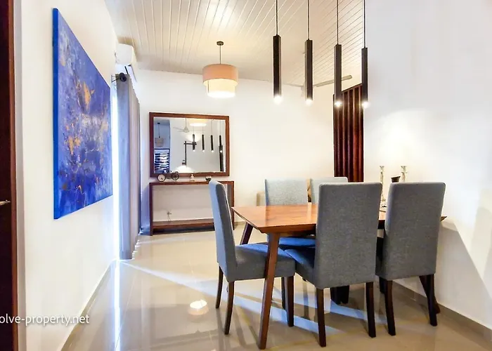 Luxurious 2 Bedroom Apartment - Ariyana Resort Apartments -Athurugiriya