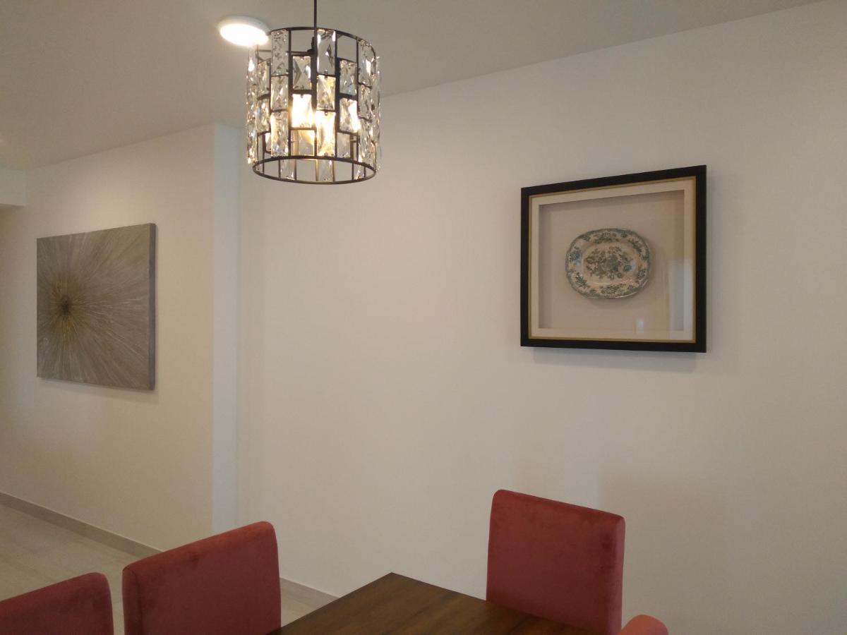 Super Luxury 2 Bedroom In Five Star Centre Apartment *