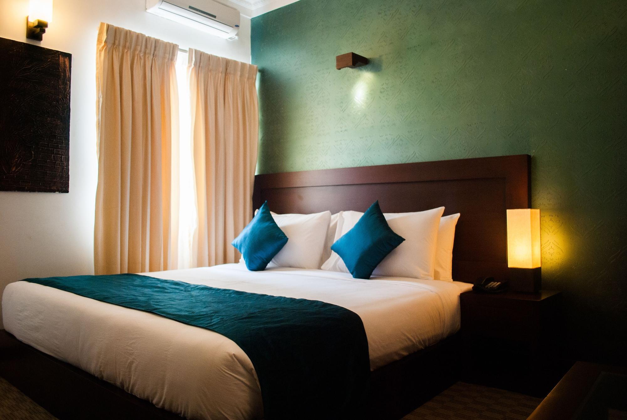 Ceylon Hotel,colombo 3*