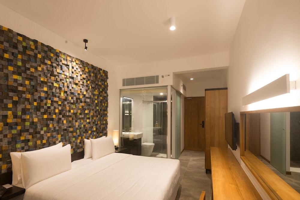 Hotel Me