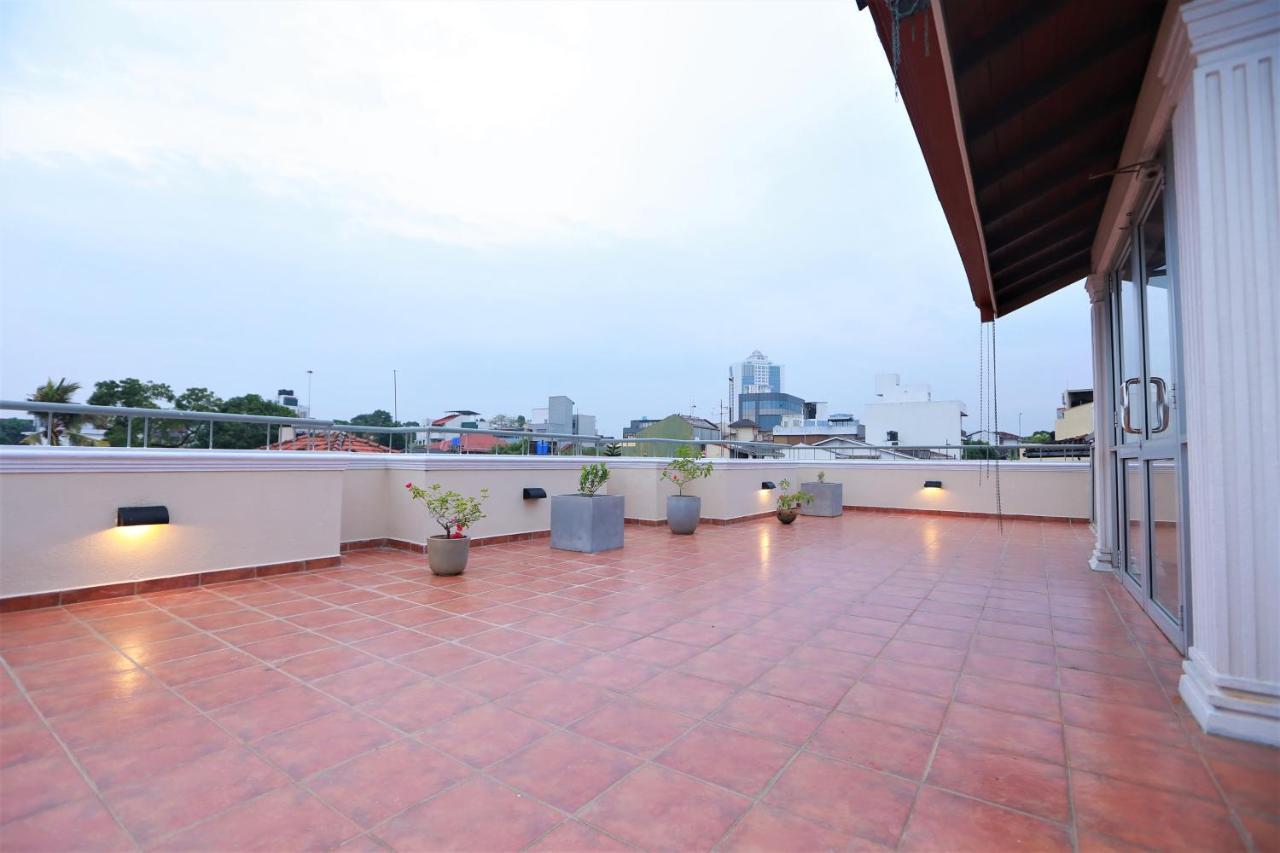 Rose 5 * Colombo