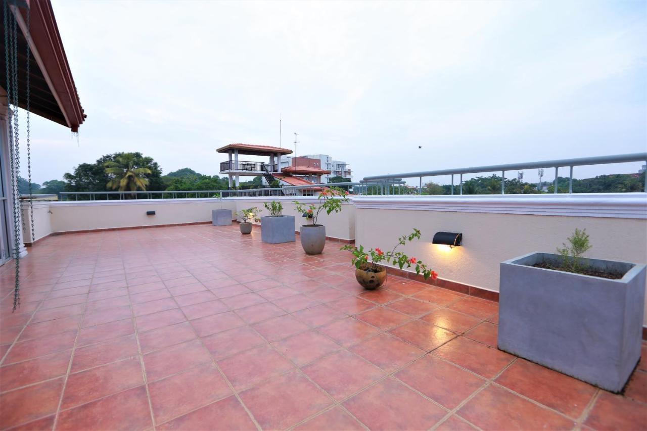 Rose 5 * Colombo