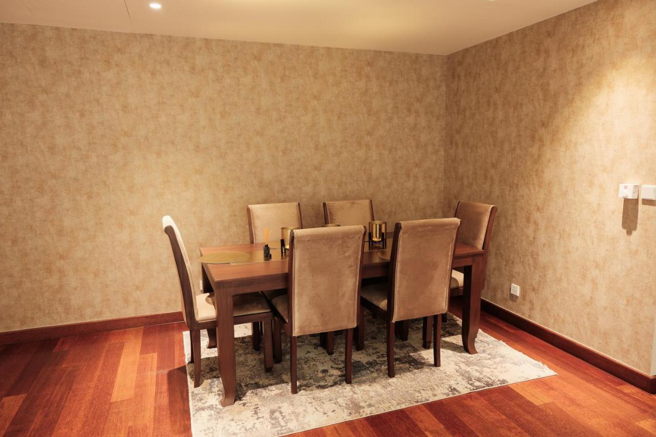 Brand New Water Front Luxury Cinnamon In Heart Of City *