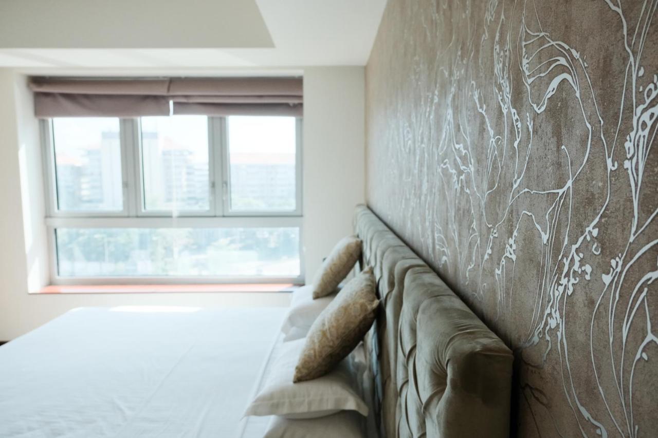 Brand New Water Front Luxury Cinnamon In Heart Of City Apartment Colombo