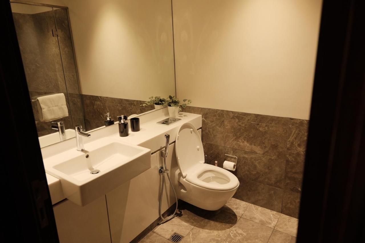 Brand New Water Front Luxury Cinnamon In Heart Of City