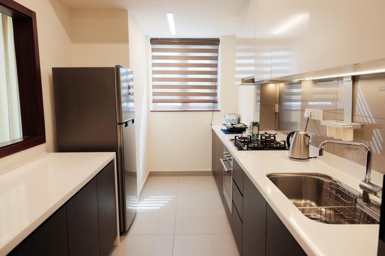 Brand New Water Front Luxury Cinnamon In Heart Of City *