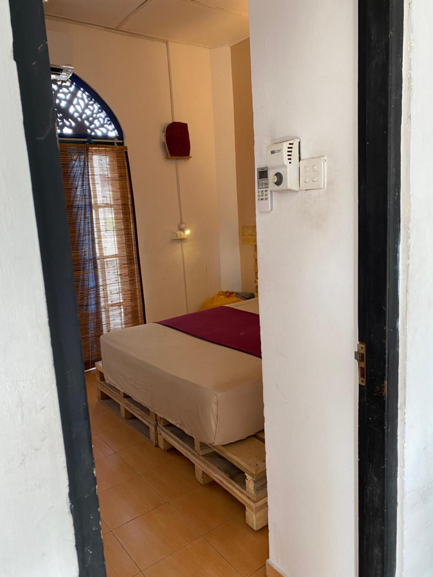 Albergue Seconds - *