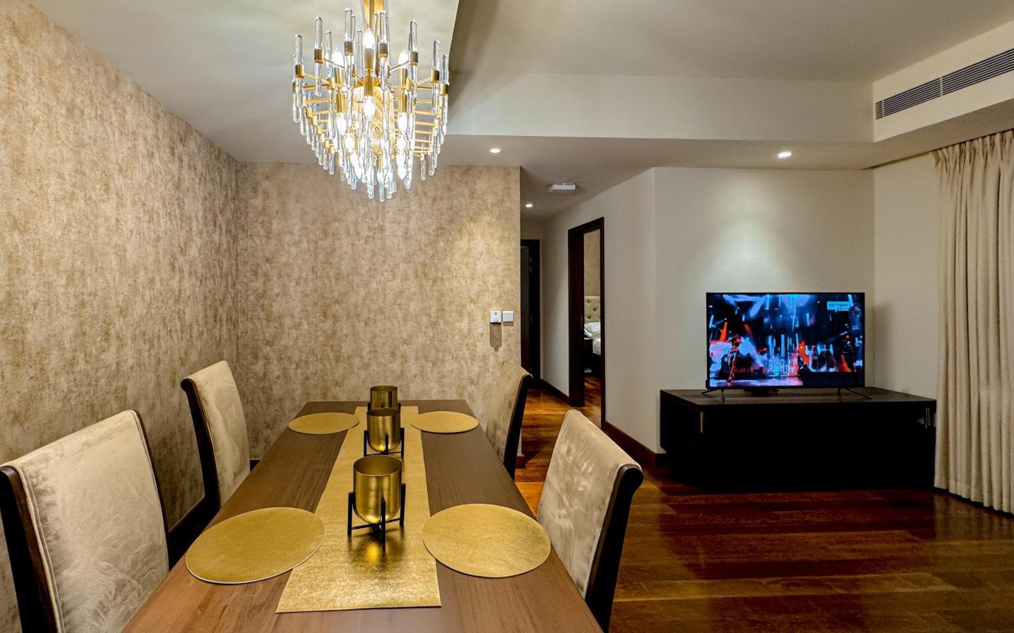 Brand New Water Front Luxury Cinnamon In Heart Of City *